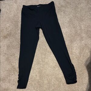 GAIAM Black Leggings with Ruched Detail